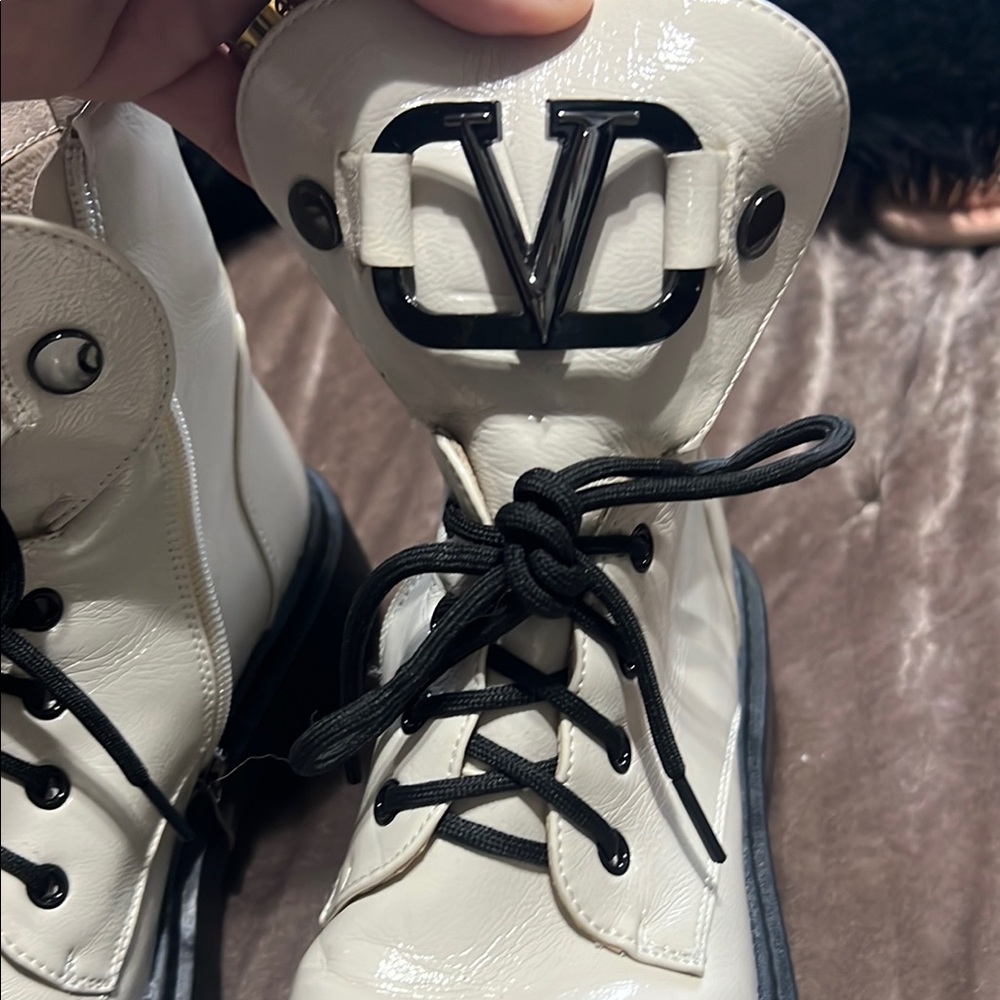Stylish White Combat Boots with Black Accents - Picture 4 of 7